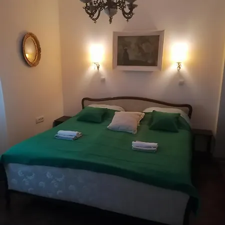 Hyde Park Apartment *